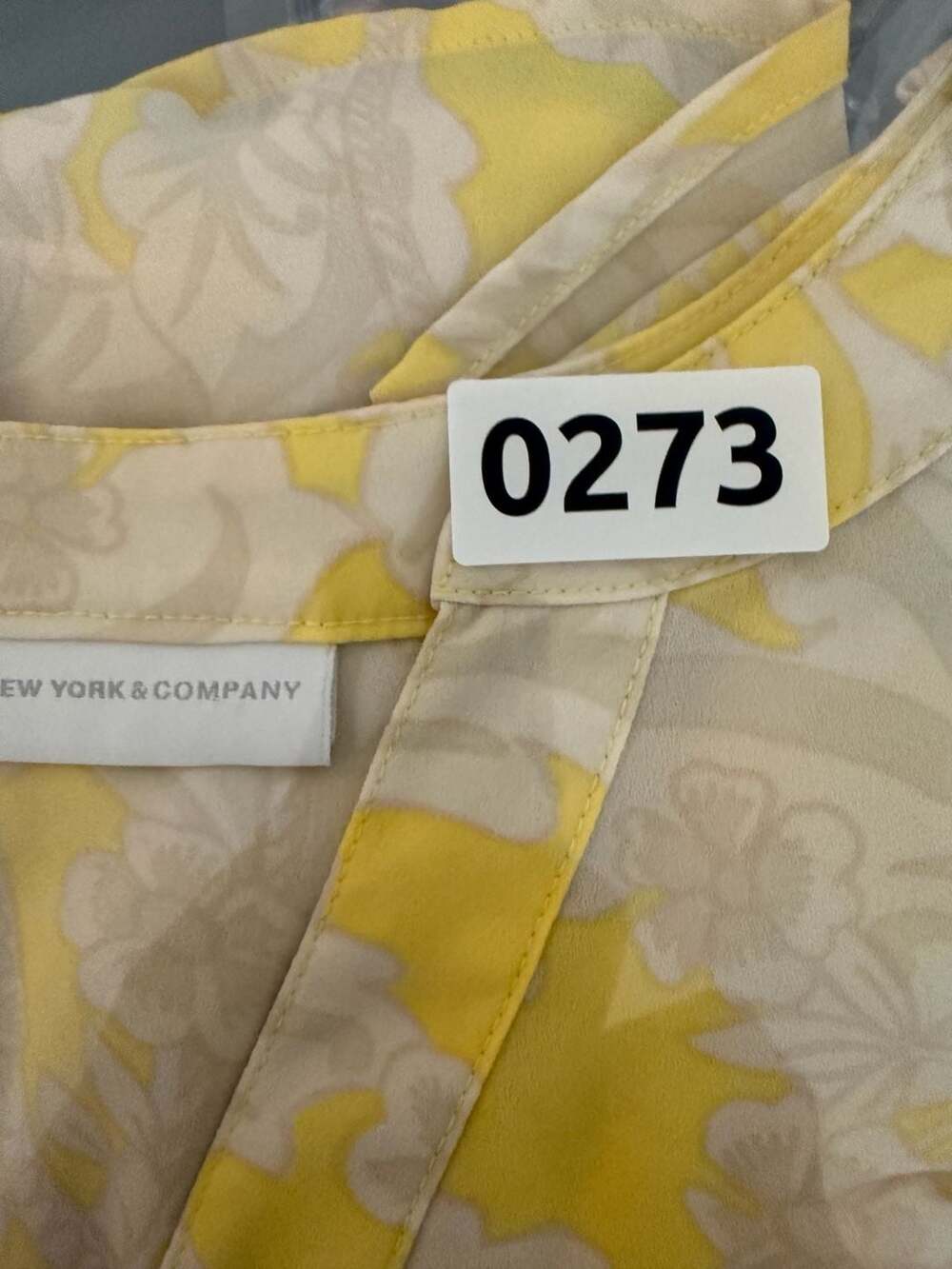 Yellow Floral Patterned Roll-Tab Sleeve Blouse - Picture 7 of 7